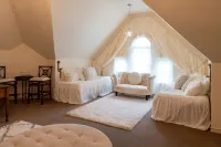 Four Winds Victorian Venue & Suites Bonham otelleri