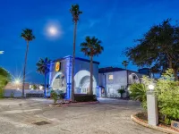 Super 8 by Wyndham Houston/Webster/NASA Hotels in Webster