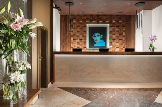 5. 얄타 부티크 호..