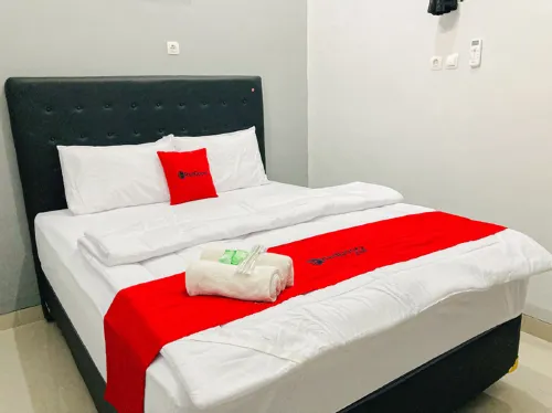 RedDoorz Near Dr Oen Solo Baru Hospital Hotels in Baki