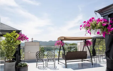 Asia Lakeside Hotel Отели рядом с достопримечательностью «Чинянхо»