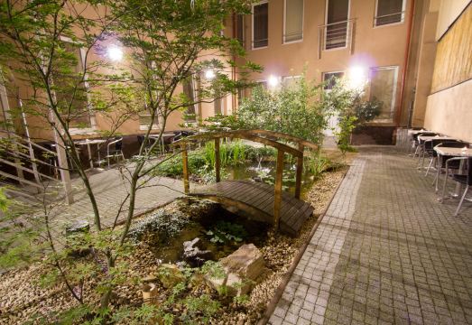 5. 식스 인 호텔..