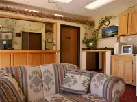 Super 8 by Wyndham Carlsbad エディのホテル