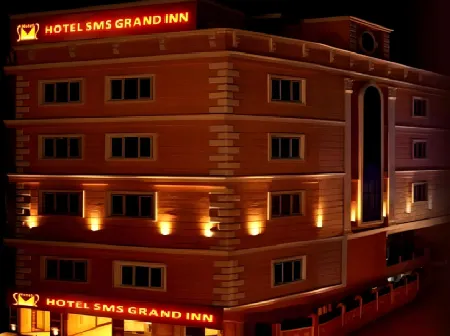 Hotel SMS Grand Inn Отели рядом с достопримечательностью «Технологический институт Веллуру»