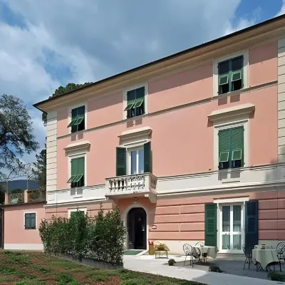 Villa Accini Hotels near Fegina Beach