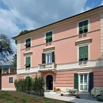 Villa Accini Отели рядом с достопримечательностью «Пляж Феджина»