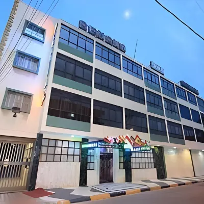 Hotel Genova Centro クルトゥラル DEL カリベ公園周辺のホテル