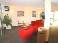 Fasthotel Tarbes Séméac - Un hôtel FH Confort Hotels in Vidou