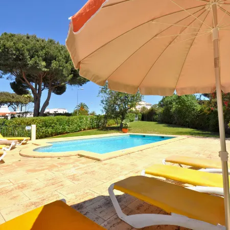 A Stylish Villa with a Private Pool, Short Drive from the Centre, Free AC & Wifi