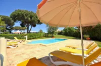 A Stylish Villa with a Private Pool, Short Drive from the Centre, Free AC & Wifi - Villas