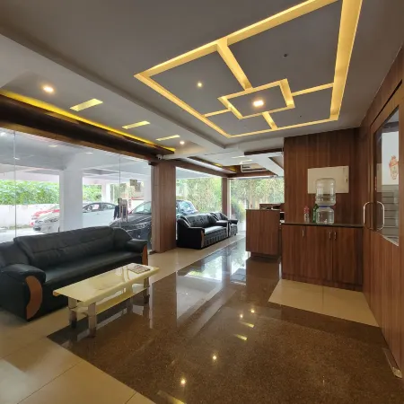 Four Squares Inn, Technopark Phase 3 Отели в г. Kazhakuttam