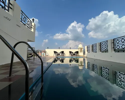 Hotel Amayra Hotels near Galta Gate