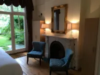 The Residence on Granville Hotel dekat Knole House
