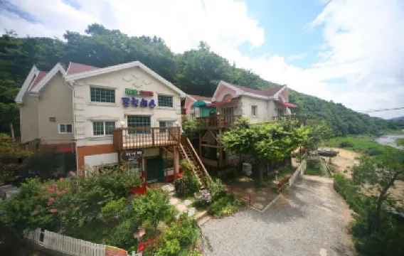 Yangsan Tiara Pension Hotels near Tongdosa Temple