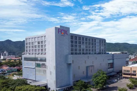 Fox Hotel Gorontalo Отели в г. Горонтало