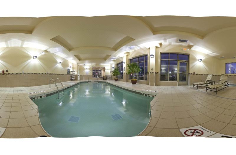 Holiday Inn & Suites Green BAY Stadium by IHG photo 3