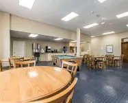Econo Lodge - 2-Star