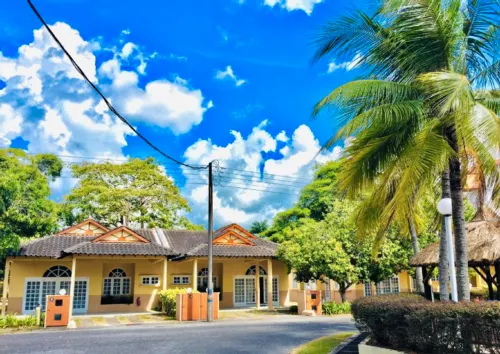 Rumbia Resort Villa Paka Hotels in Sura
