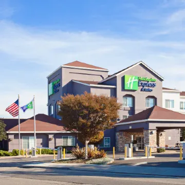 Holiday Inn Express & Suites OAKLAND-AIRPORT by IHG