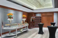ดิ พลาซ่า โดฮา, LXR โรงแรม แอนด์ รีสอร์ทส์ - อ่างจากุชชี่