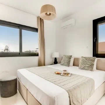 Sanders Only - Adorable 2-Bdr Apt with Balcony