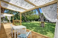 Modern Hallandale Apt w/ Backyard Near Beach