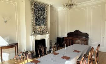 Huntsland House