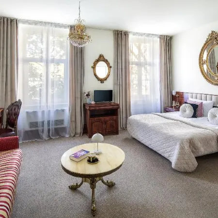 Old Time Hotel