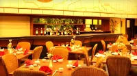 Hotel Oval فنادق في Wonokromo