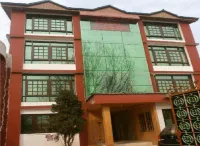 Goroomgo Ameera Srinagar