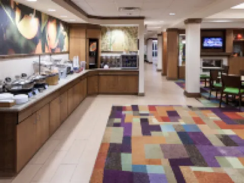 フェアフィールド イン & スイーツ ラストン ラストンのホテル