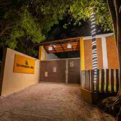 La Meadow Villa with Swimming Pool Hotel Exterior