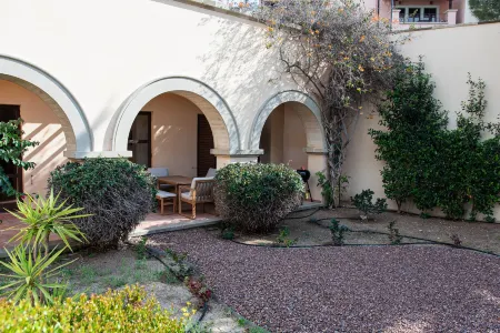 L01 Adjacent to Aphrodite Hills- Shared Pool, Patio