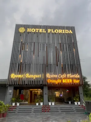 Hotel Florida Отели рядом с достопримечательностью «Санни Энклав Парк Ниэр Кендрия Вихар»