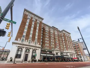 Amway Grand Plaza, Curio Collection by Hilton