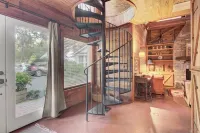 The Barn at Linwood - Tucked away in old downtown Summerville. A special getaway