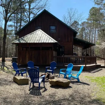 Excellent location! Water view from porch, short drive to Lake and Beavers Bend!