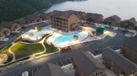 Sunnyside Haven- 7BR- Sleeps 22! Close to Silver Dollar City & Dogwood Canyon! - Pools