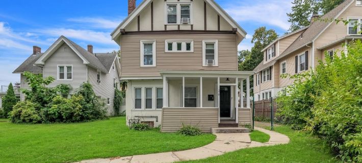 Stylish 4BR 2 Bathroom Home in Forest Park Hotels in Springfield