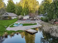 Lakefront Haven: Lakeland Village Golf!