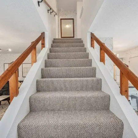 Wellspring Townhome - King Bed Suite minutes from Texas A&M