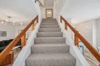 Wellspring Townhome - King Bed Suite minutes from Texas A&M Hotels in Bryan