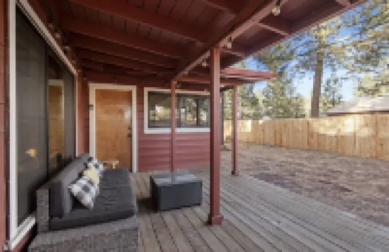 Clever Cabins - 2 Adjacent Homes w/Fully Fenced Yards, AC, W/D, Smart TVs, WiFi