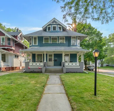 Historic Old West End Entire Home - 4 Bedrooms next to Arboretum