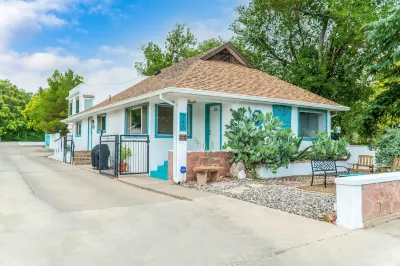 Historic home WALK to Quaint Old Town Cottonwood! Close to SEDONA and Jerome!