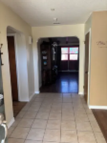 Spacious 5-bedroom house with A/C near a couple of national parks