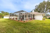 🍹🌞 Coastal Retreat! Heated Pool, Boat/RV Parking Double Lot, 3 miles to Beach!