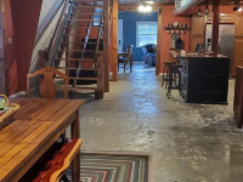 Waterfront industrial-farmhouse with wine fridge, hot tub, firepit, sleeps 8 Hotels in McIntosh County
