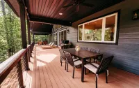 LAKE FRONT - New Build, No Steps to Lake, Quiet Cove, Big Creek -Seasonal Water