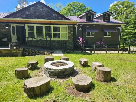 Mountains, Near Falling Water, Ohiopyle, Hot Tub, Hiking, Caverns, Golf Close by